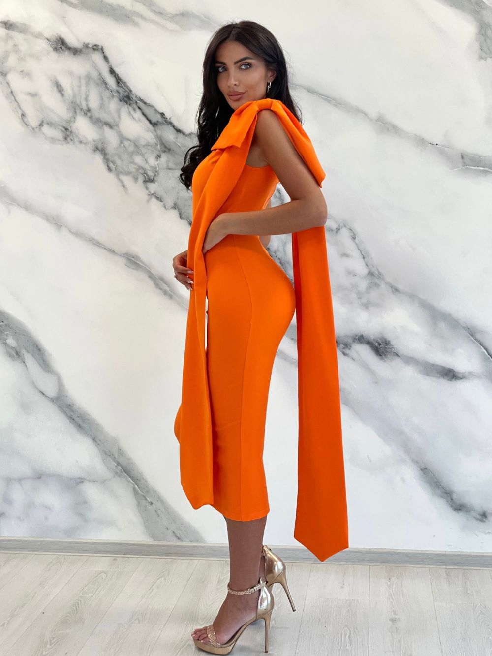 Оранжева миди рокля от плат Marieke Bogas